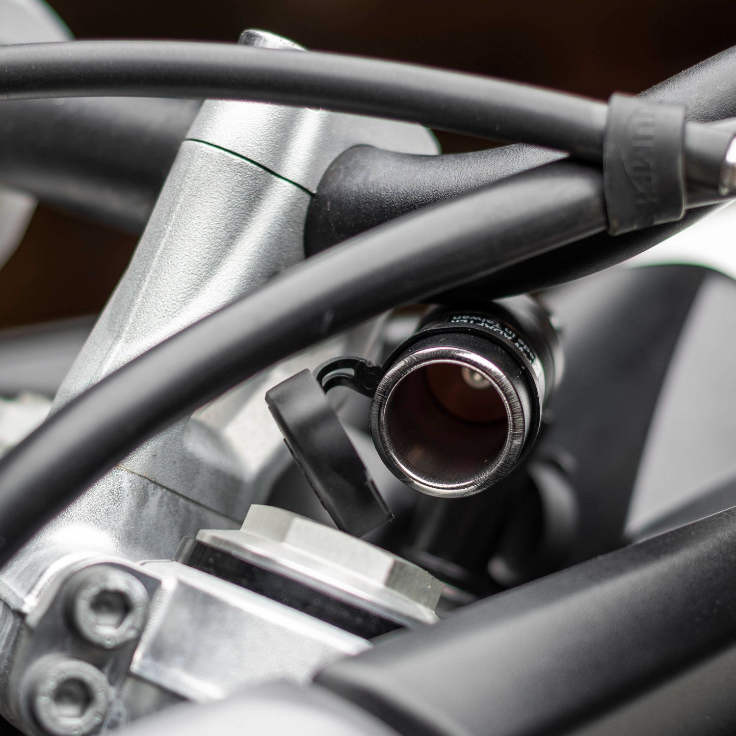 MP-W-Câble Adaptateur 12V avec Prise Allume-cigare/DIN (BMW)
