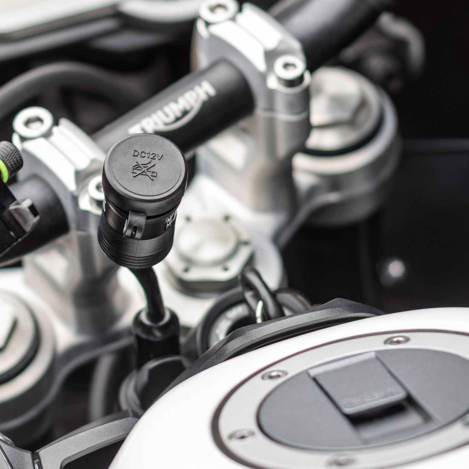 MP-W-Câble Adaptateur 12V avec Prise Allume-cigare/DIN (BMW)